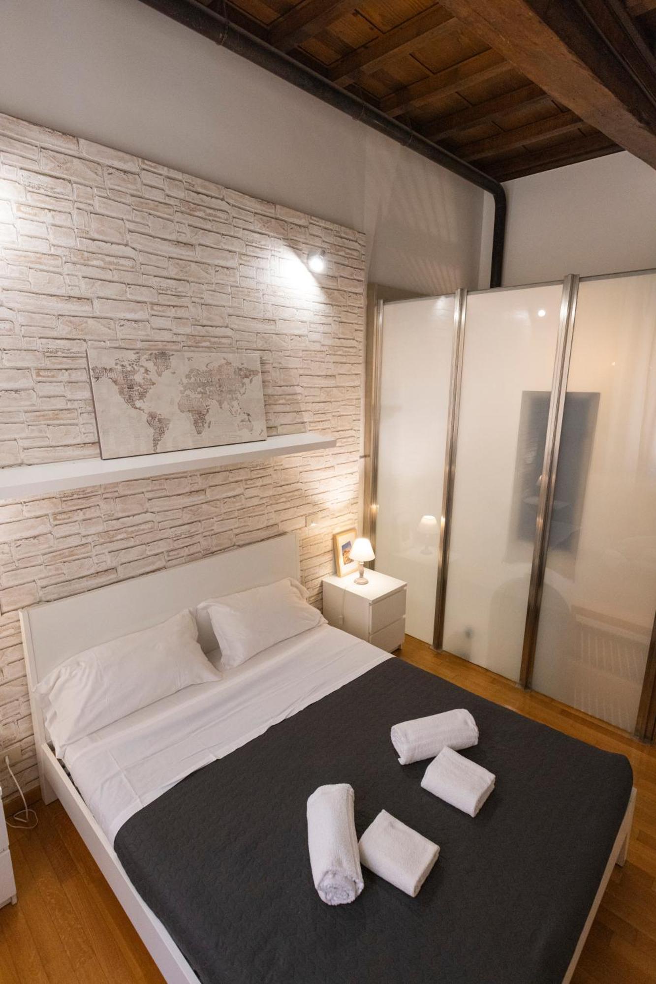 Barberini Apt Close To Fontana Di Trevi Рим Экстерьер фото